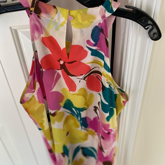 Woman’s sleeveless top by the Limited is size S - Picture 7 of 10